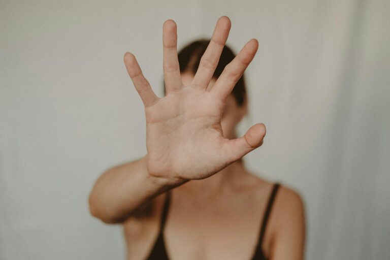 10 Subtle Signs a Woman Hasn’t Been Intimate for a Long Time